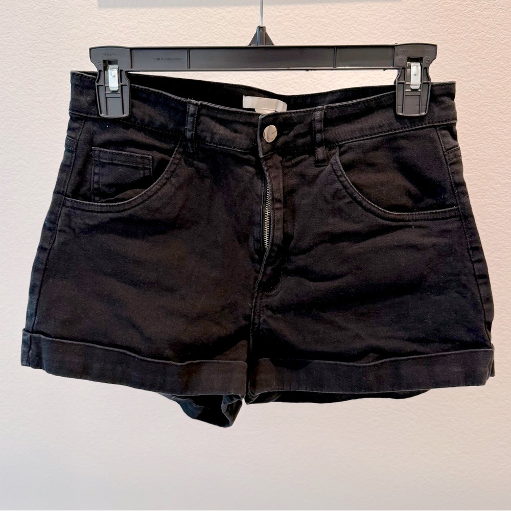 Black h&m mid to high rise shorts